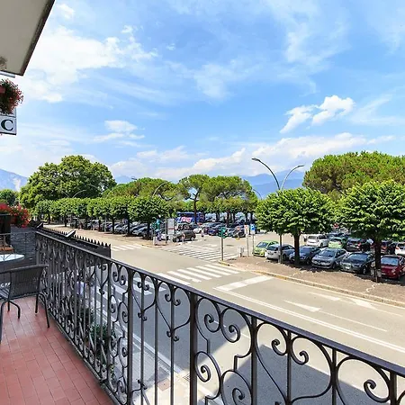 ゲストハウス La Promenade By Impero House ストレーザ